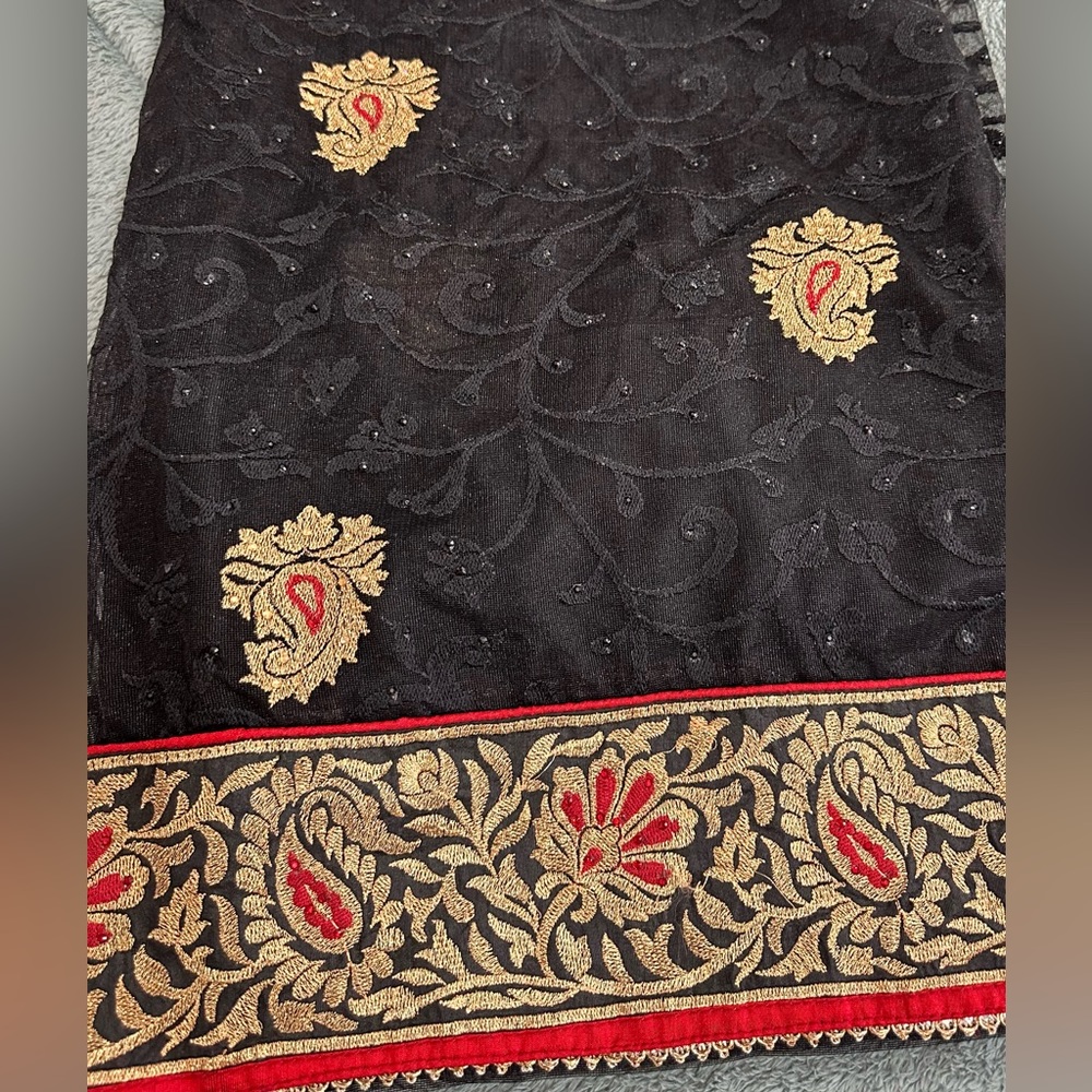 New black net saree